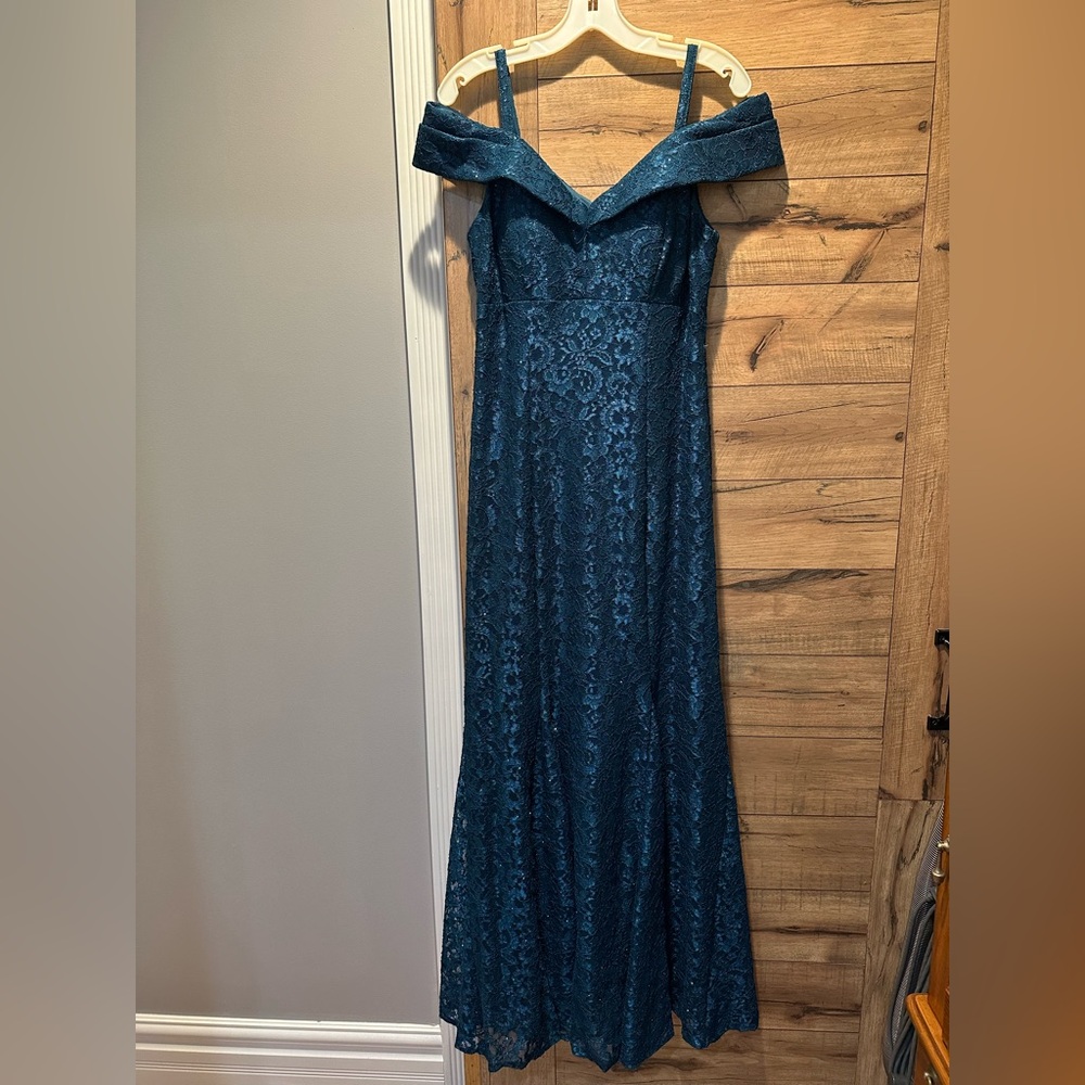 Elegant Blue Off-Shoulder Lace Dress